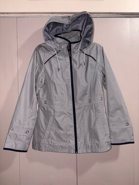 Details Intl Lightweight Hooded Rain Jacket in Light Gray - Ladies Medium